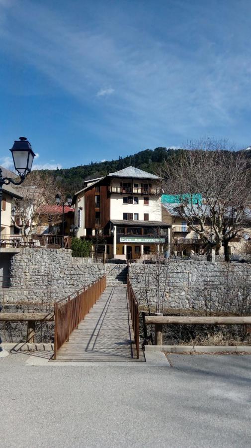 Auberge Roche Grande Entraunes Eksteriør bilde