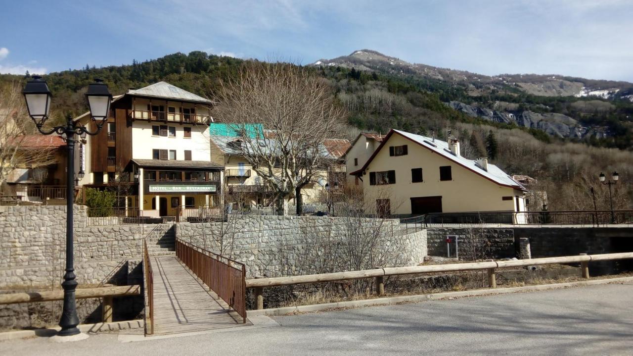 Auberge Roche Grande Entraunes Eksteriør bilde